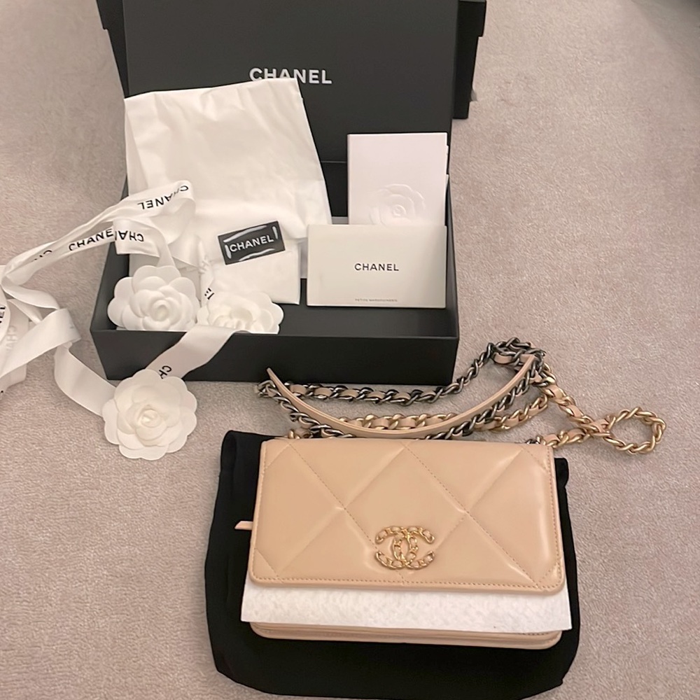 Chanel petite maroquinerie mini bag